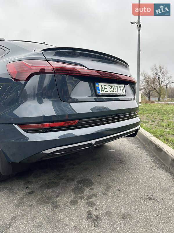 Позашляховик / Кросовер Audi e-tron 2020 в Дніпрі