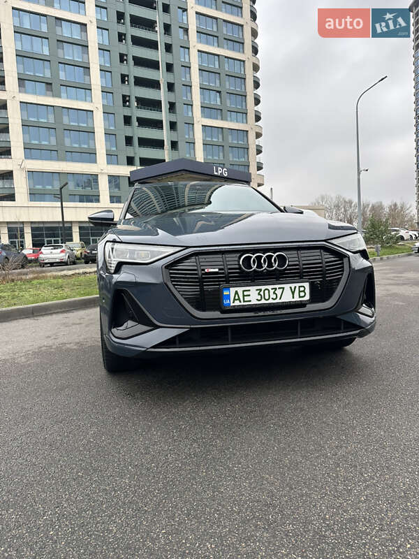 Позашляховик / Кросовер Audi e-tron 2020 в Дніпрі