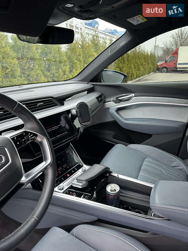 Позашляховик / Кросовер Audi e-tron 2020 в Дніпрі
