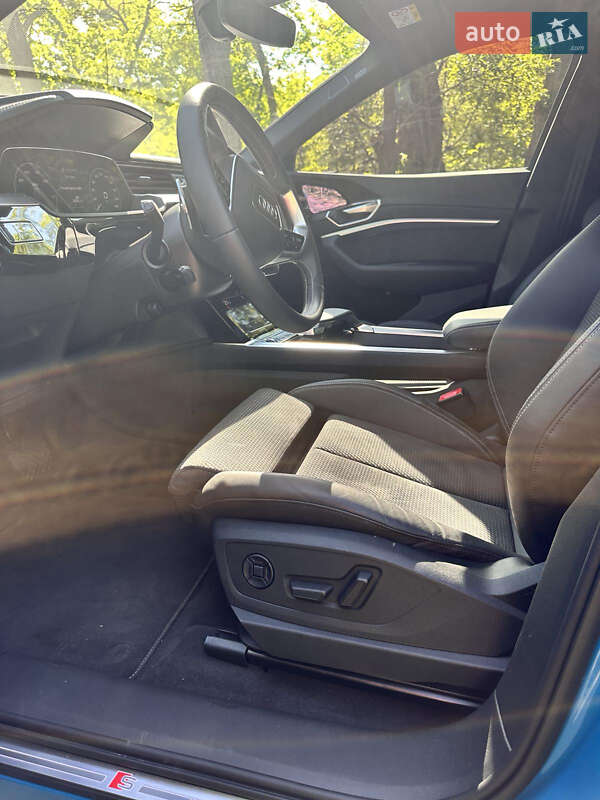 Внедорожник / Кроссовер Audi e-tron 2020 в Киеве фото 16 Внедорожник / Кроссовер Audi e-tron 2020 в Киеве