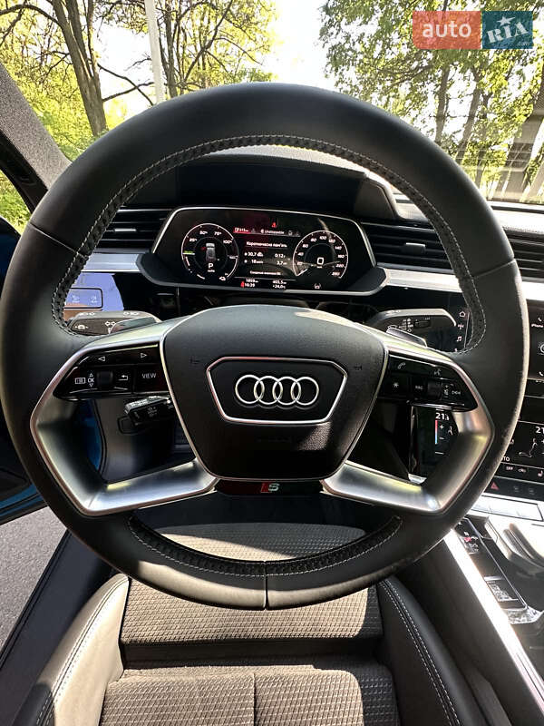 Внедорожник / Кроссовер Audi e-tron 2020 в Киеве фото 26 Внедорожник / Кроссовер Audi e-tron 2020 в Киеве