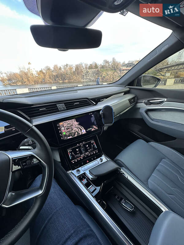 Внедорожник / Кроссовер Audi e-tron 2020 в Днепре фото 25 Внедорожник / Кроссовер Audi e-tron 2020 в Днепре