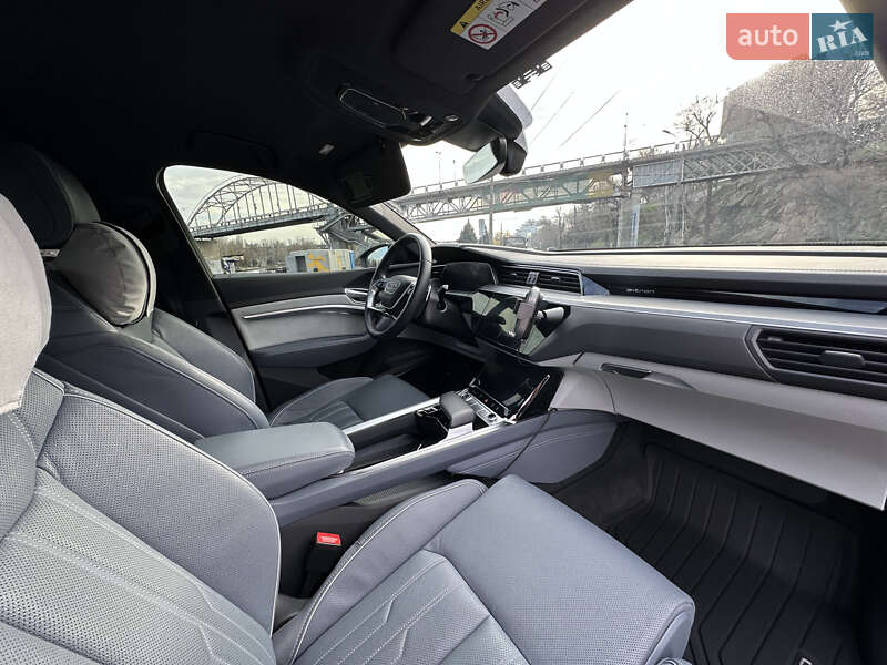 Внедорожник / Кроссовер Audi e-tron 2020 в Днепре фото 48 Внедорожник / Кроссовер Audi e-tron 2020 в Днепре