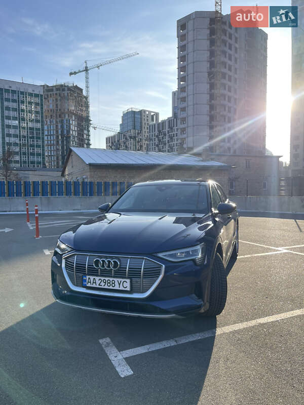 Внедорожник / Кроссовер Audi e-tron 2021 в Киеве