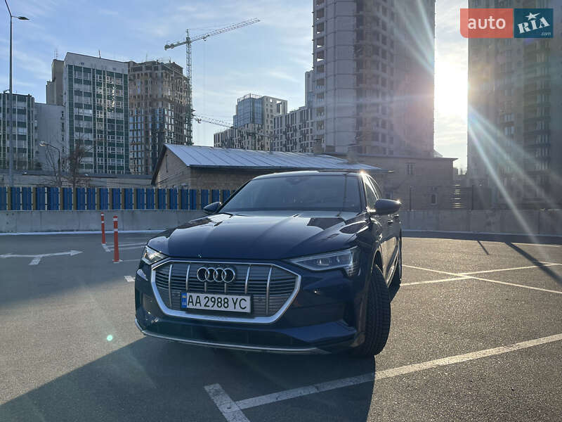 Внедорожник / Кроссовер Audi e-tron 2021 в Киеве