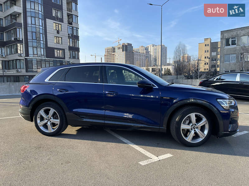 Внедорожник / Кроссовер Audi e-tron 2021 в Киеве