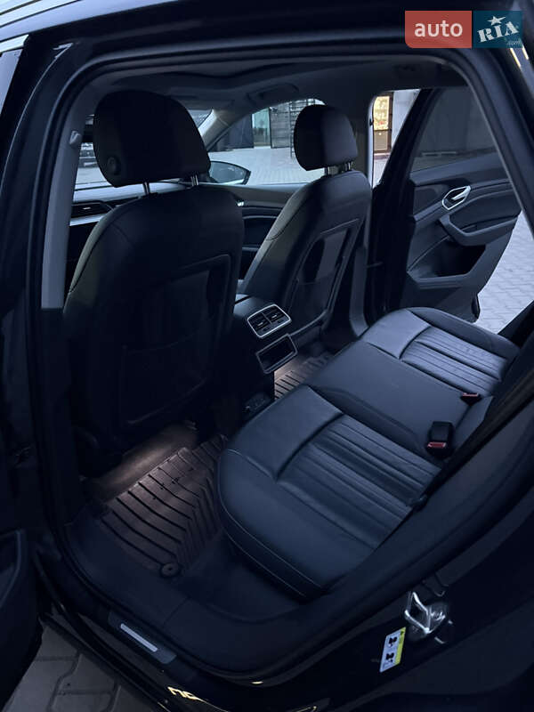 Внедорожник / Кроссовер Audi e-tron 2022 в Калуше