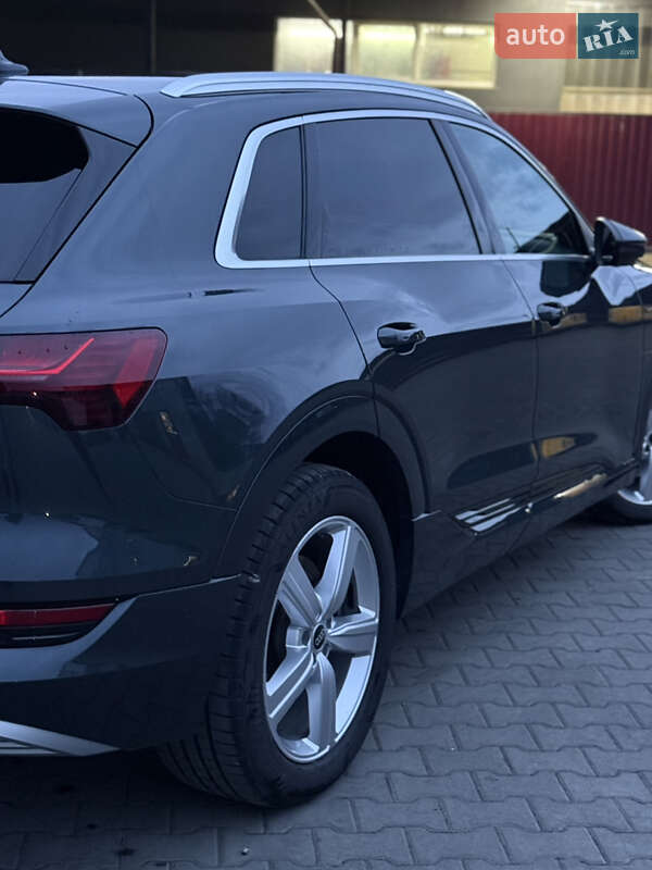 Внедорожник / Кроссовер Audi e-tron 2022 в Калуше