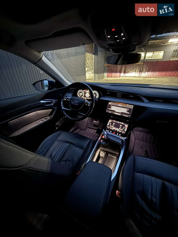 Внедорожник / Кроссовер Audi e-tron 2022 в Калуше