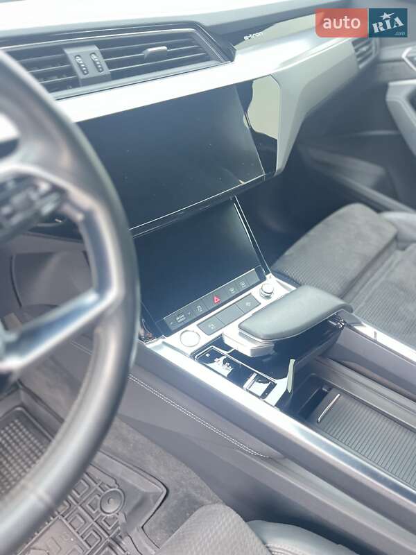 Внедорожник / Кроссовер Audi e-tron 2020 в Днепре фото 4 Внедорожник / Кроссовер Audi e-tron 2020 в Днепре