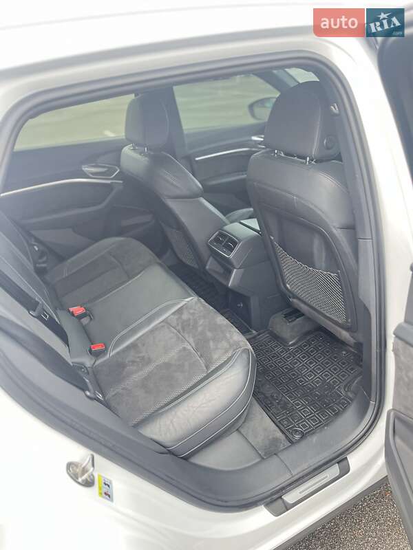 Внедорожник / Кроссовер Audi e-tron 2020 в Днепре фото 6 Внедорожник / Кроссовер Audi e-tron 2020 в Днепре