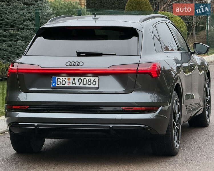 Внедорожник / Кроссовер Audi e-tron 2022 в Ровно