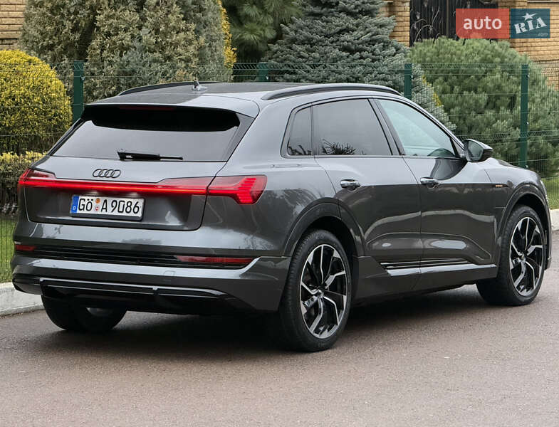 Внедорожник / Кроссовер Audi e-tron 2022 в Ровно
