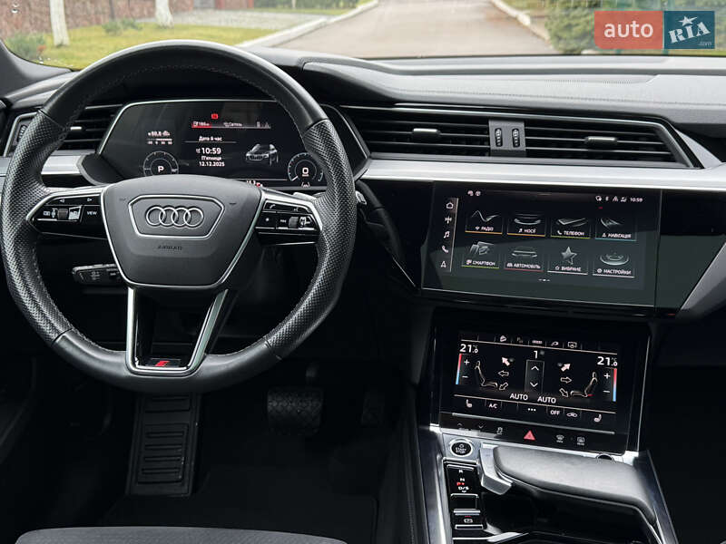 Внедорожник / Кроссовер Audi e-tron 2022 в Ровно