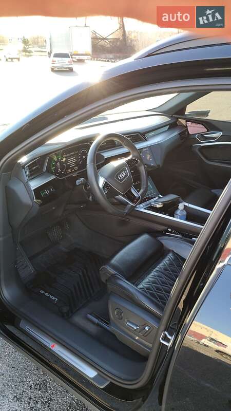 Внедорожник / Кроссовер Audi e-tron 2019 в Киеве