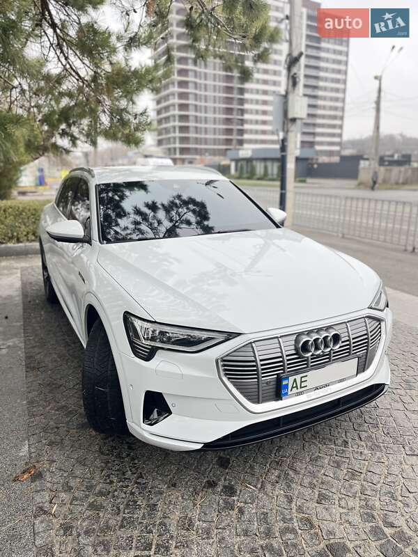 Внедорожник / Кроссовер Audi e-tron 2020 в Днепре фото 3 Внедорожник / Кроссовер Audi e-tron 2020 в Днепре