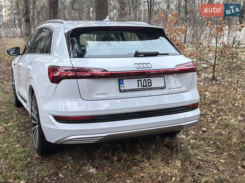 Внедорожник / Кроссовер Audi e-tron 2019 в Киеве