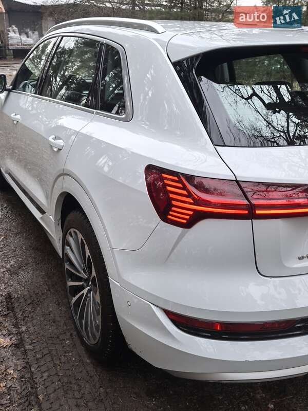 Внедорожник / Кроссовер Audi e-tron 2019 в Киеве