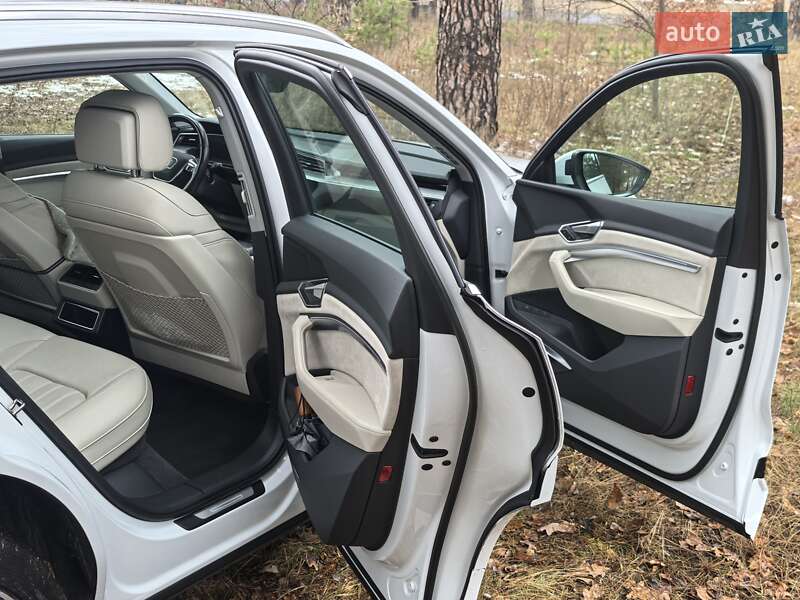 Внедорожник / Кроссовер Audi e-tron 2019 в Киеве