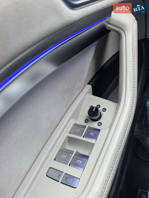 Внедорожник / Кроссовер Audi e-tron 2019 в Киеве