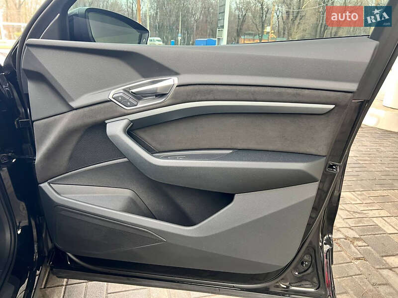 Внедорожник / Кроссовер Audi e-tron 2022 в Днепре