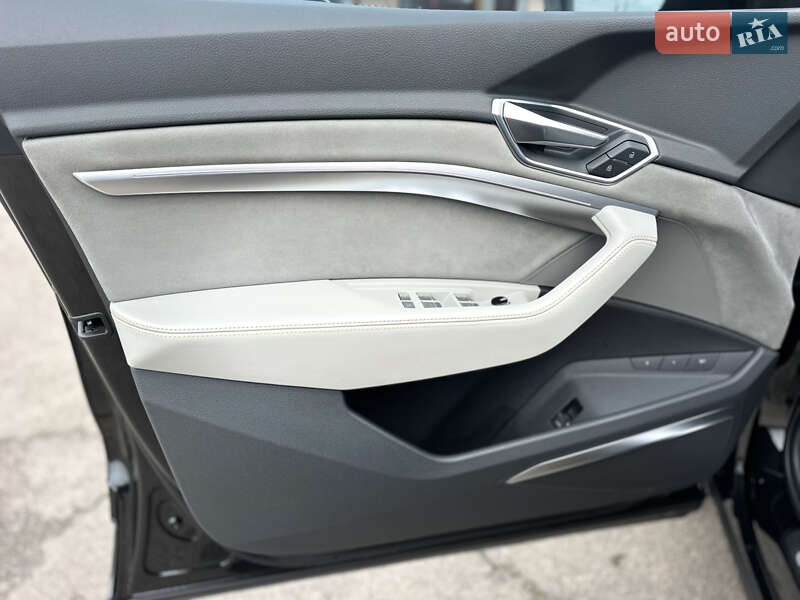 Внедорожник / Кроссовер Audi e-tron 2019 в Киеве