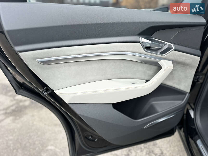 Внедорожник / Кроссовер Audi e-tron 2019 в Киеве