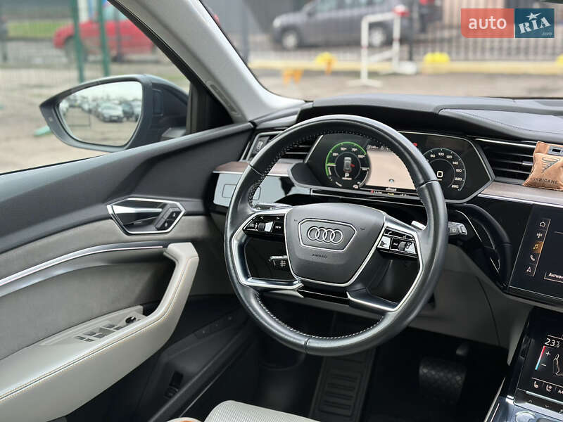 Внедорожник / Кроссовер Audi e-tron 2019 в Киеве