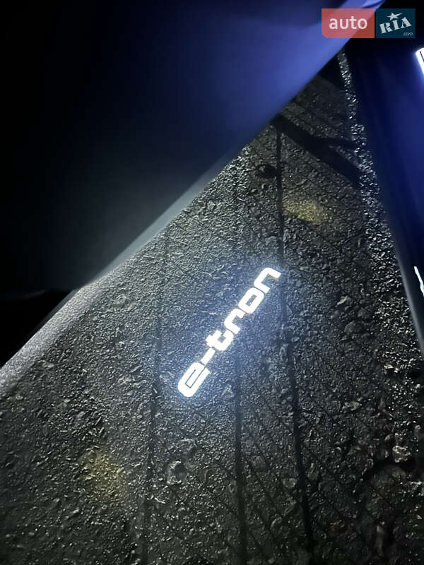 Внедорожник / Кроссовер Audi e-tron 2019 в Киеве
