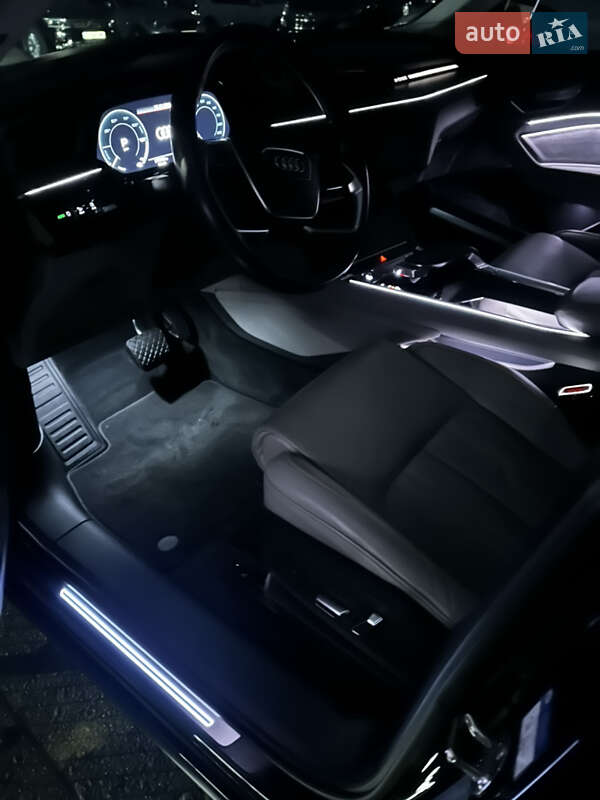 Внедорожник / Кроссовер Audi e-tron 2019 в Киеве
