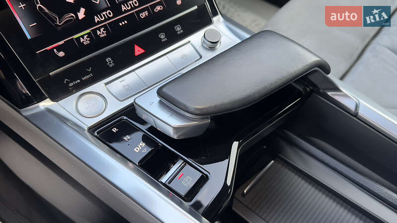 Внедорожник / Кроссовер Audi e-tron 2020 в Сваляве фото 92 Внедорожник / Кроссовер Audi e-tron 2020 в Сваляве