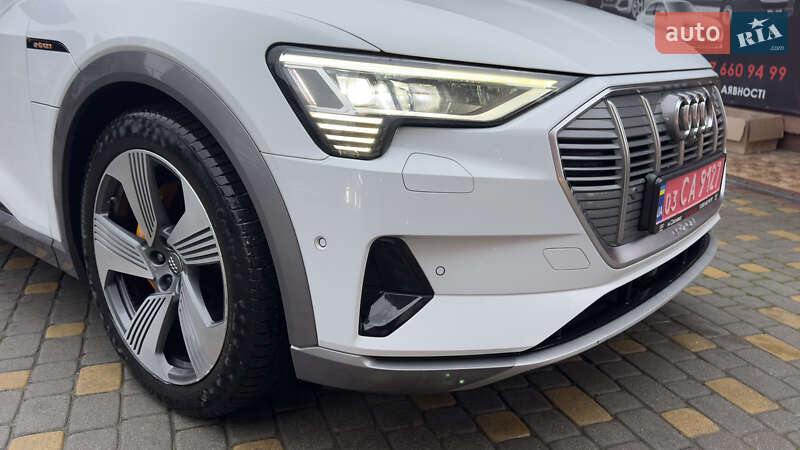 Внедорожник / Кроссовер Audi e-tron 2019 в Сваляве