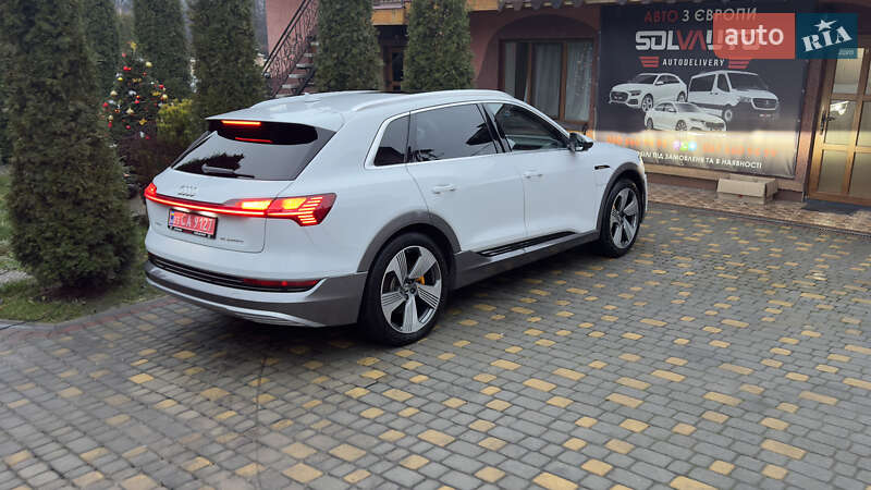 Внедорожник / Кроссовер Audi e-tron 2019 в Сваляве