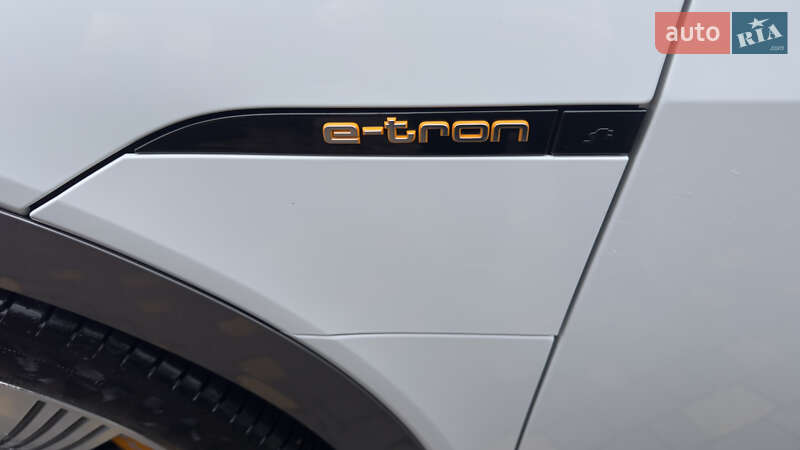Внедорожник / Кроссовер Audi e-tron 2019 в Сваляве