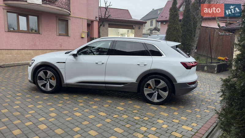 Внедорожник / Кроссовер Audi e-tron 2019 в Сваляве