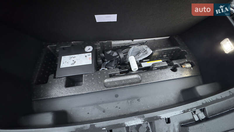 Внедорожник / Кроссовер Audi e-tron 2019 в Сваляве