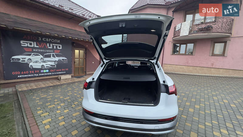 Внедорожник / Кроссовер Audi e-tron 2019 в Сваляве