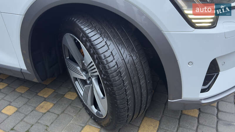 Внедорожник / Кроссовер Audi e-tron 2019 в Сваляве