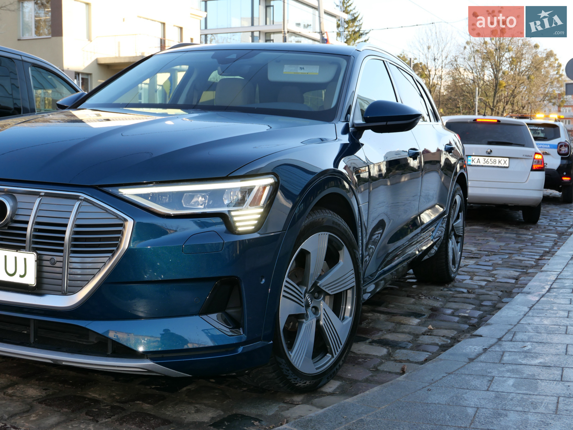 2019 Audi e-tron - мініатюра 2
