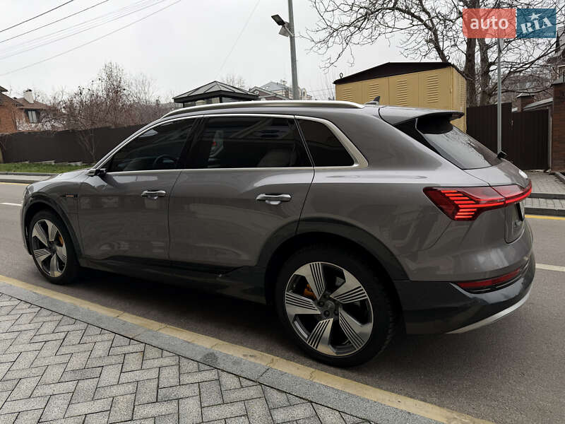 Внедорожник / Кроссовер Audi e-tron 2019 в Киеве