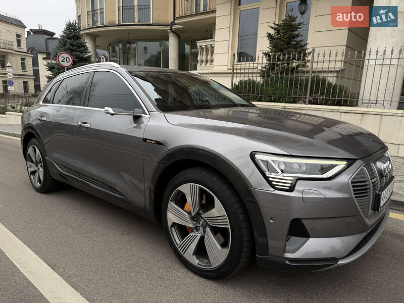 Внедорожник / Кроссовер Audi e-tron 2019 в Киеве