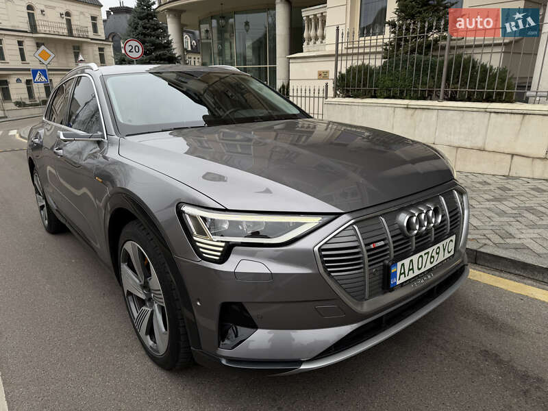Внедорожник / Кроссовер Audi e-tron 2019 в Киеве
