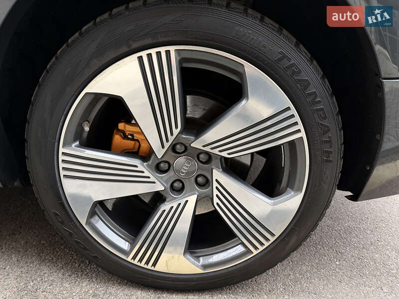 Внедорожник / Кроссовер Audi e-tron 2019 в Киеве