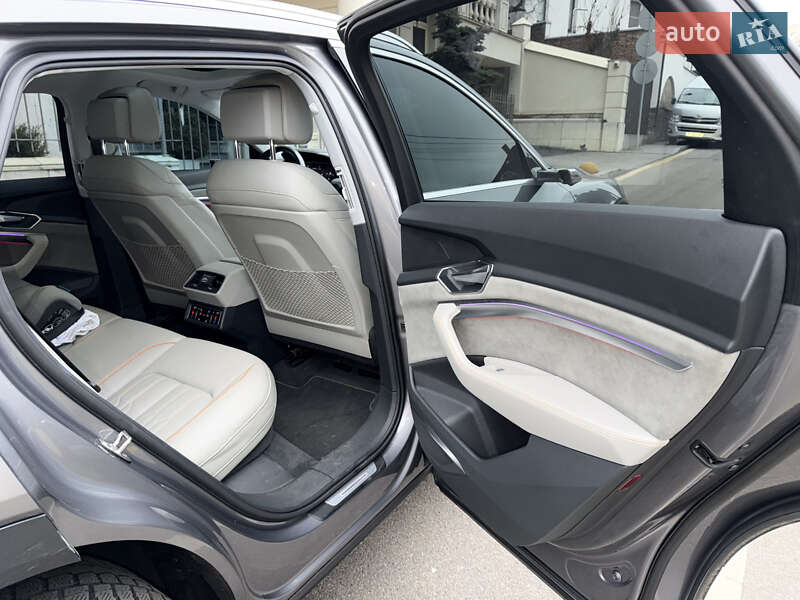 Внедорожник / Кроссовер Audi e-tron 2019 в Киеве