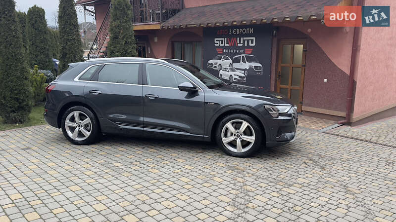 Внедорожник / Кроссовер Audi e-tron 2021 в Сваляве