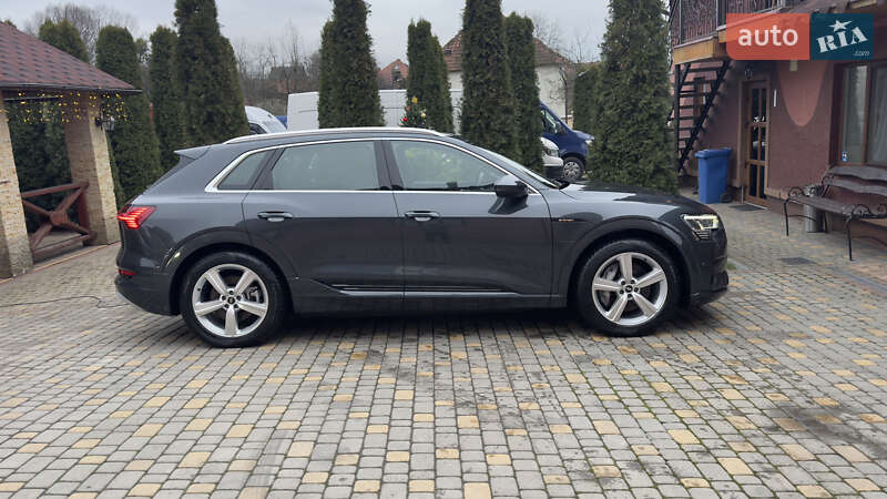 Внедорожник / Кроссовер Audi e-tron 2021 в Сваляве