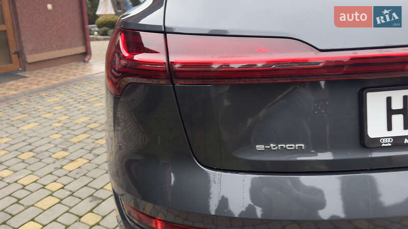 Внедорожник / Кроссовер Audi e-tron 2021 в Сваляве