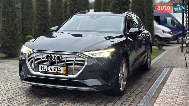 Внедорожник / Кроссовер Audi e-tron 2021 в Сваляве