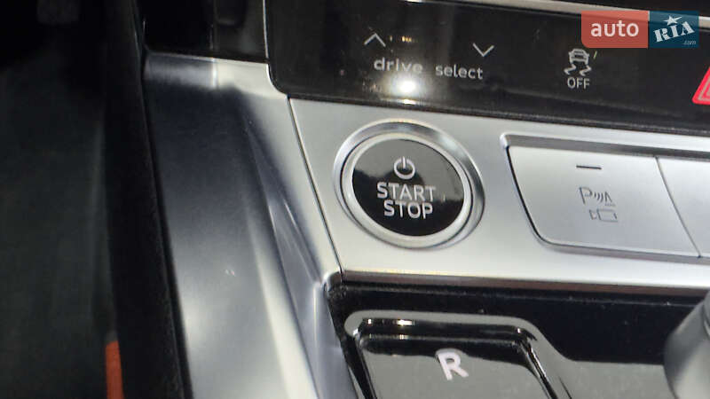 Внедорожник / Кроссовер Audi e-tron 2021 в Сваляве