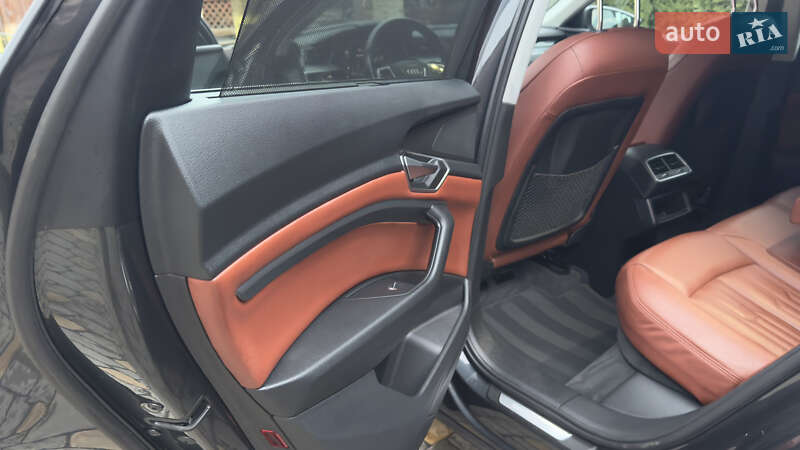 Внедорожник / Кроссовер Audi e-tron 2021 в Сваляве